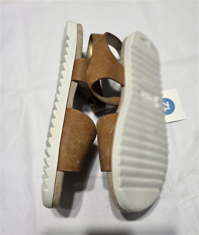 NEW Cat & Jack 12 Cognac Shaelyn Buckle Girls Comfort Sandal 133381