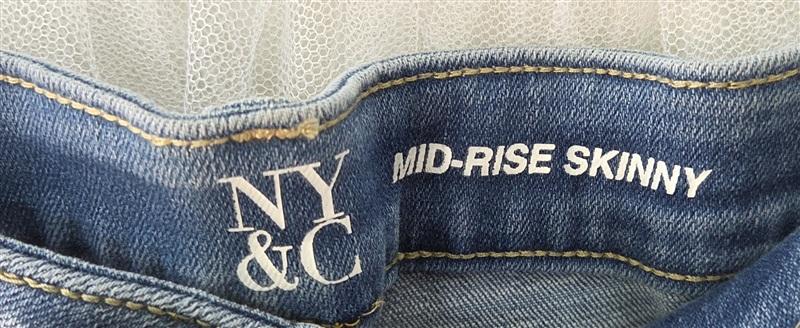 NWOT New York & Co 6 Mid-Rise Skinny Distressed Jeans 133460