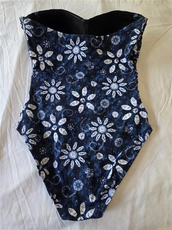 NWOT Bleu Rod Beattie 12 Twist Front Batik Bandeau 1pc Swimsuit 133506