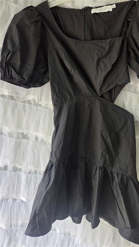 NWOT ASTR XS Mayfair Side Cut Out Puff Sleeve Cocktail Mini Dress Black 133561