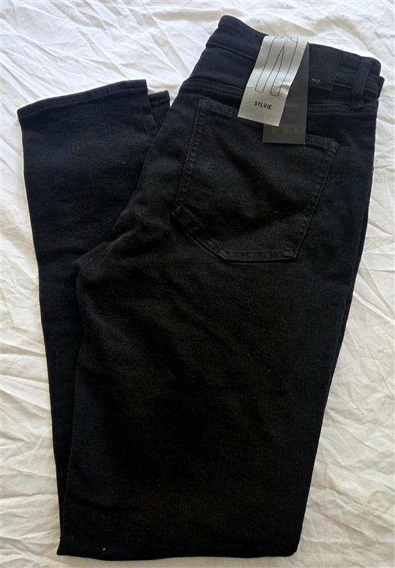 NWT Hale 30 Sylvie Skinny Straight leg Jeans Black 133581