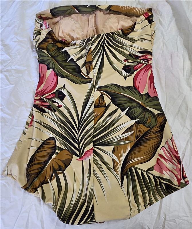 NWOT Carol Wior 10 Underwired Hibiscus 1Pc Skirt Swimsuit 133594