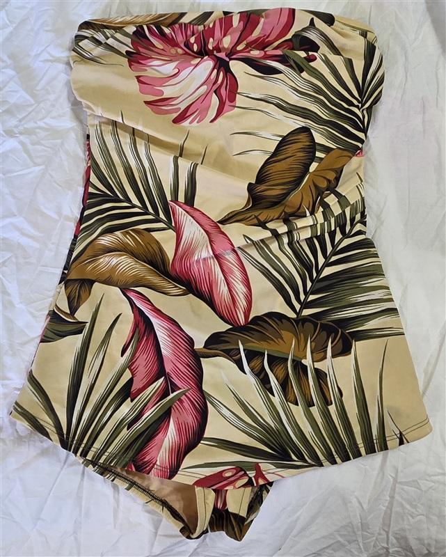 NWOT Carol Wior 10 Underwired Hibiscus 1Pc Skirt Swimsuit 133594