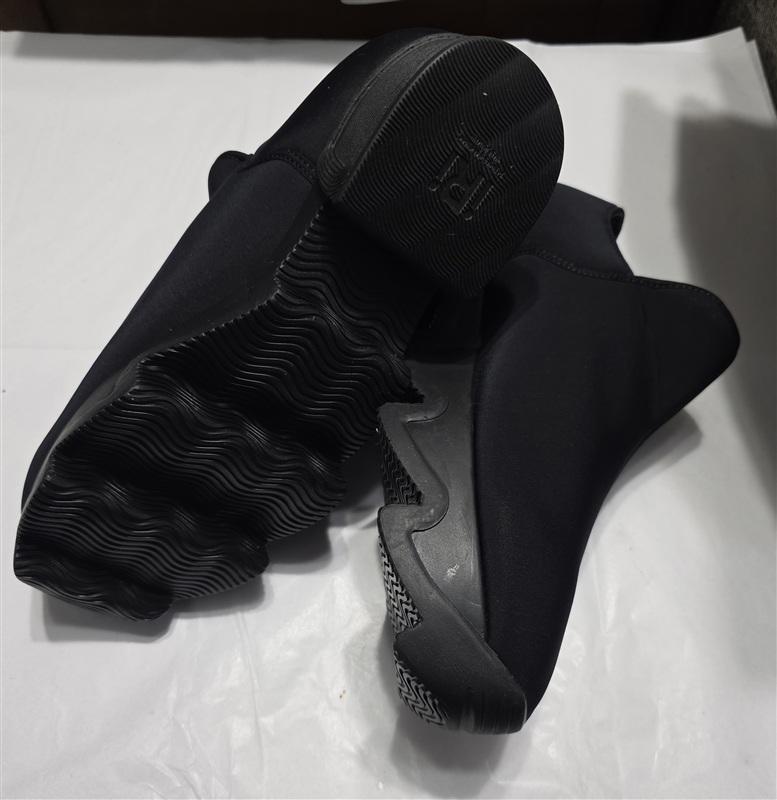 NWOT iRi WES I 9.5 or 39.5 Black Low Top Sneaker Wavy Heel 133604