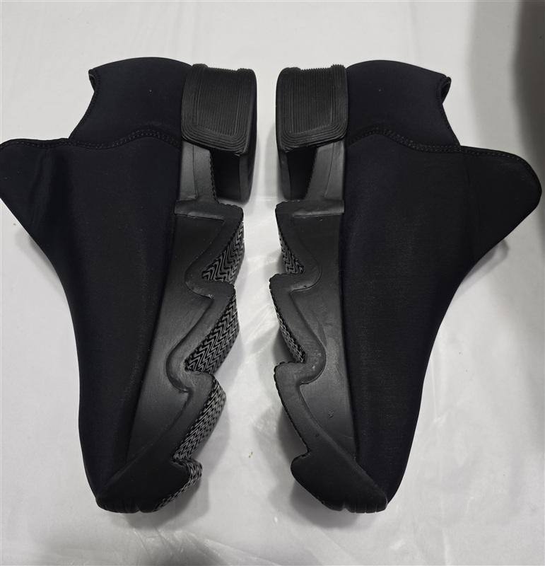 NWOT iRi WES I 9.5 or 39.5 Black Low Top Sneaker Wavy Heel 133604