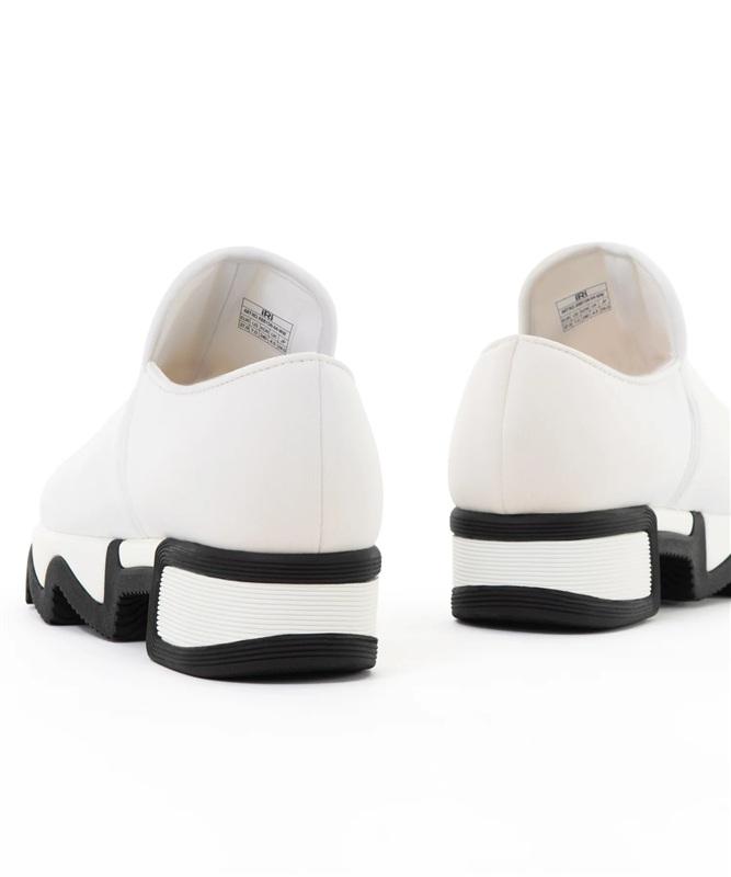 NWOT iRi WES I 5 or 35 White Black Outline Low Top Sneaker Wavy Heel 133606