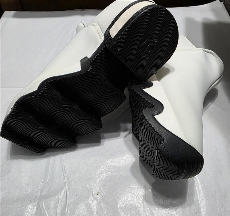 NWOT iRi WES I 5 or 35 White Black Outline Low Top Sneaker Wavy Heel 133606