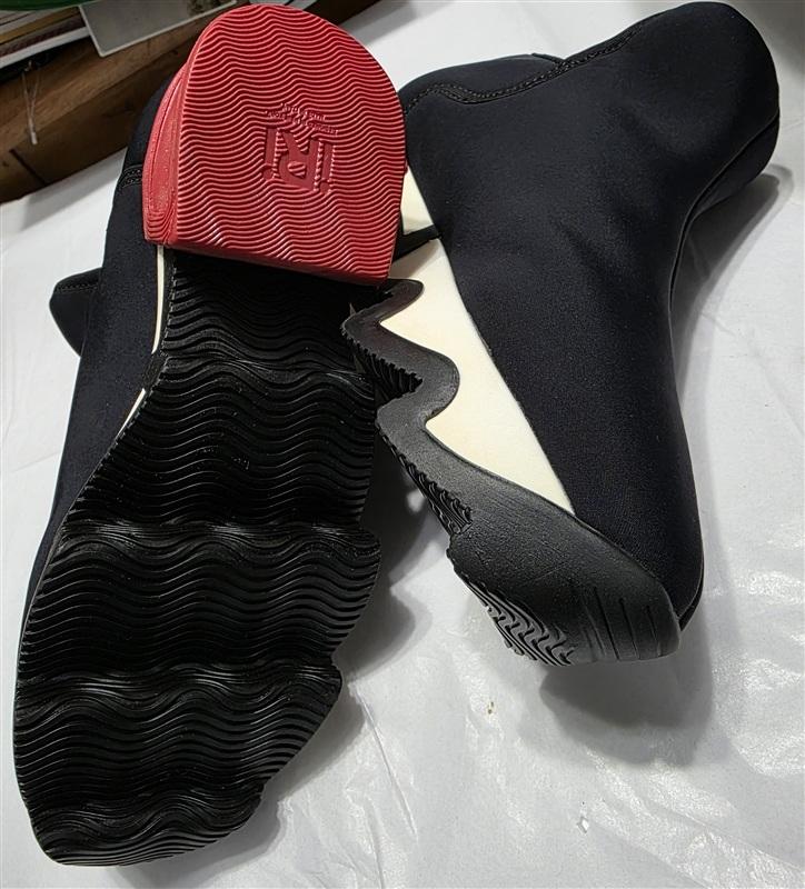 NWOT iRi WES I 6 or 36 Red Black Outline Low Top Sneaker Wavy Heel 133607