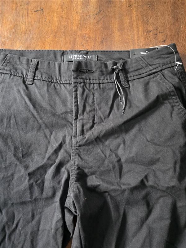 NWT Liverpool 2 26 Black Stretch Bermuda Shorts Button Up 133620