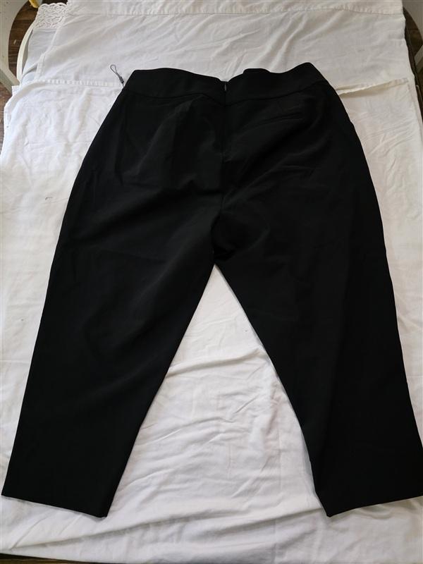 NWOT 11 Honore 22 Plus Tapered Leg Pants Trousers Black 133626