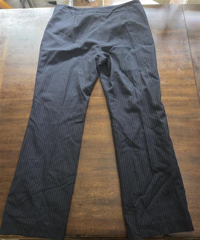 NWOT Le Suit Pants Sz 16w Black Red Pinstripe Dress Trousers 133635