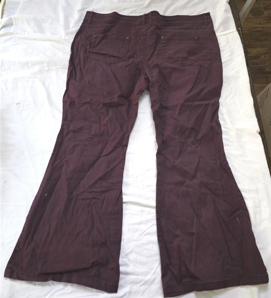 NWOT South 20 Plus Wine Bell Bottom 3 Button Denim Jeans 133757