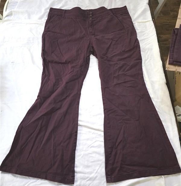 NWOT South 20 Plus Wine Bell Bottom 3 Button Denim Jeans 133757