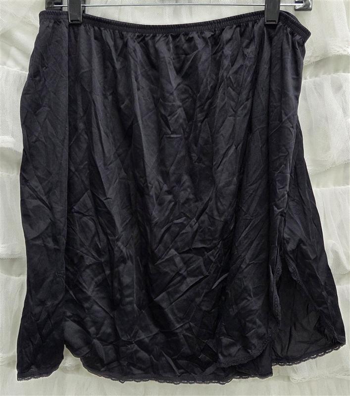 NWOT Vanity Fair 2X Black Half Slip 11760 Lace Trim 133826