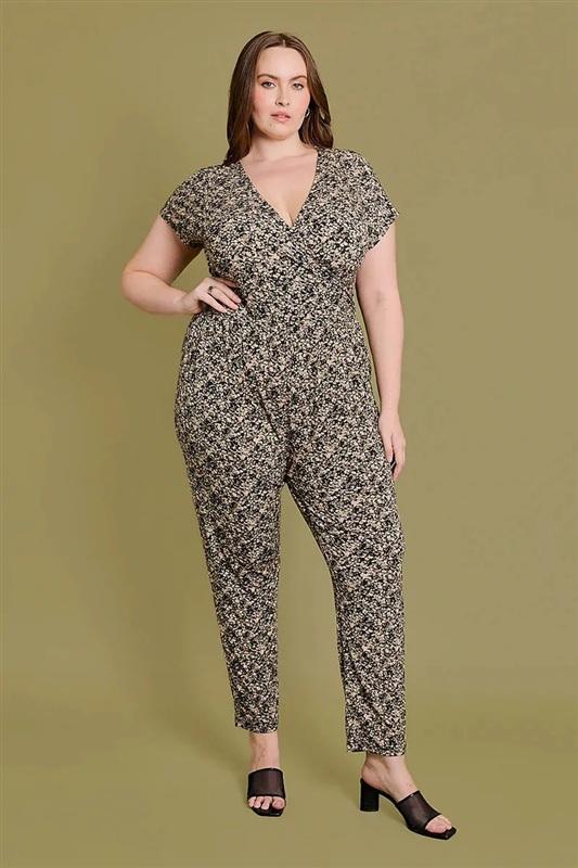 NWT Gilli 1x Plus Size Olive Green Floral V-Neck Short Sleeve Jumpsuit 133894
