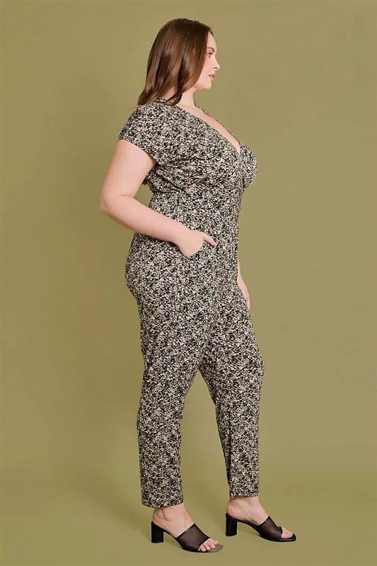 NWT Gilli 1x Plus Size Olive Green Floral V-Neck Short Sleeve Jumpsuit 133894