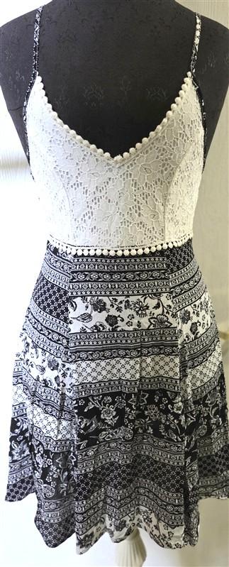 NWOT Stilletto's M Black White Boho Pom Pom Lace Calico Sundress 133939