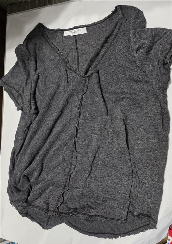 NWOT Project Social T Medium Gray V Neck Raw Hem T Shirt 133993