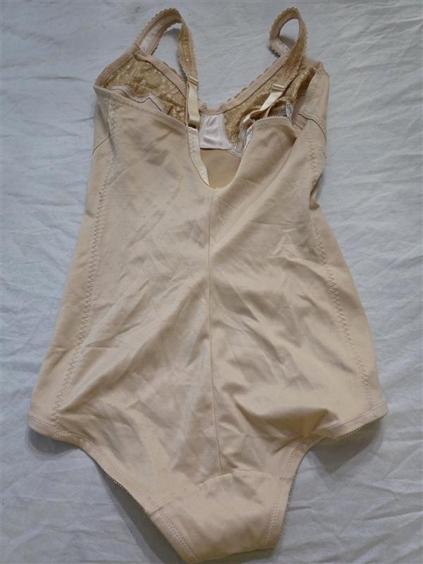 NWOTD Cortland Intimates 36DDD/F Style 8620 Soft Cup Body Briefer Beige 133998