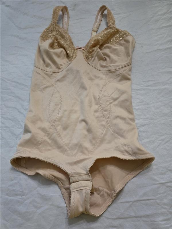 NWOTD Cortland Intimates 36DDD/F Style 8620 Soft Cup Body Briefer Beige 133998