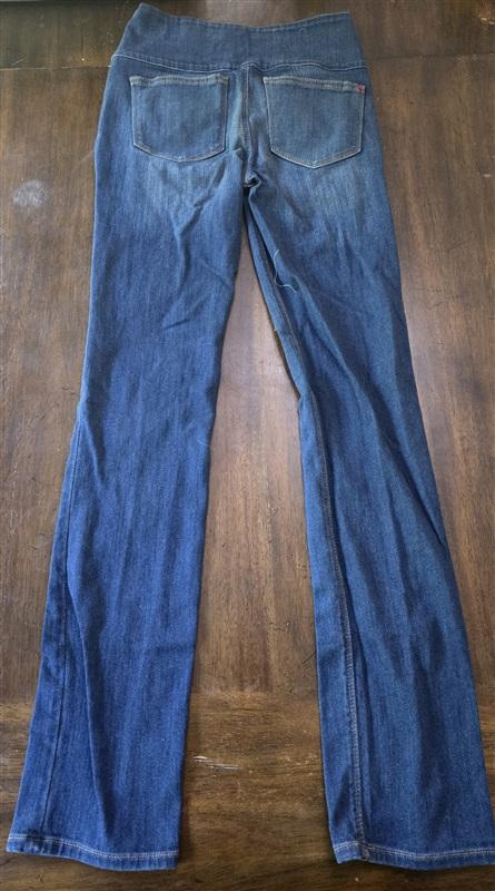 NWOT SPANX Sz 27 FD2014 The Signature Straight Leg Jeans Blue Wash 134050