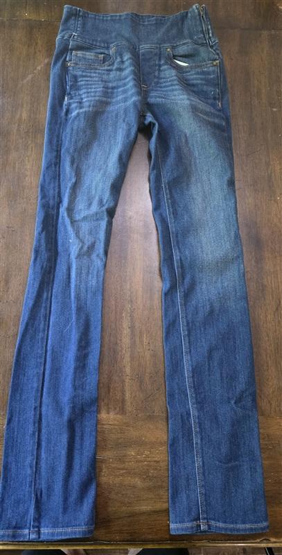 NWOT SPANX Sz 27 FD2014 The Signature Straight Leg Jeans Blue Wash 134050