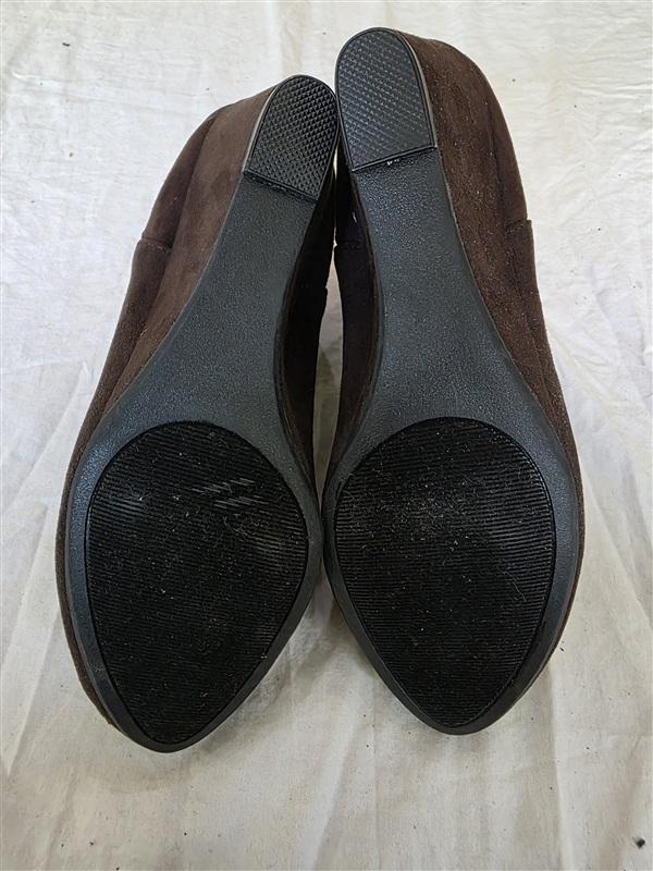 NWOT New Direction 7 Tarby Faux Suede Wedge Brown Bootie 134055