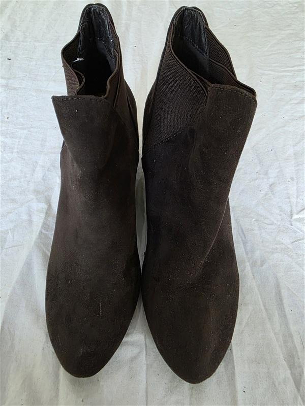NWOT New Direction 7 Tarby Faux Suede Wedge Brown Bootie 134055