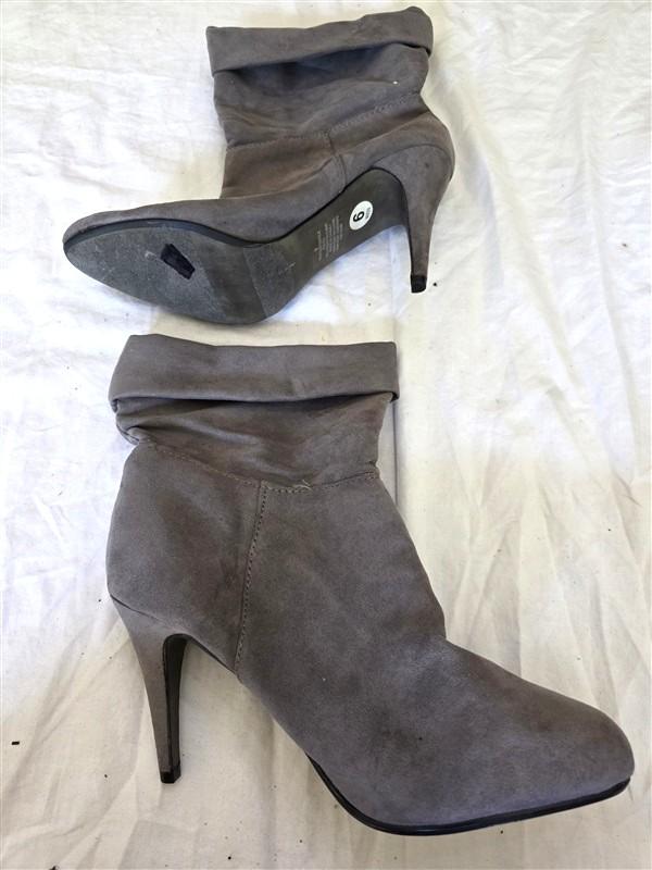 NWOTD EXPRESS 9 Faux Suede Roll Cuff Spiked Heeled Bootie Gray 134061