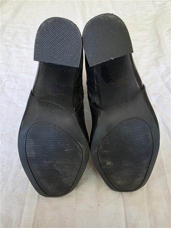 NWOT Mia 7 Carla Faux Leather Side Zip BLack Ankle Boots 134062