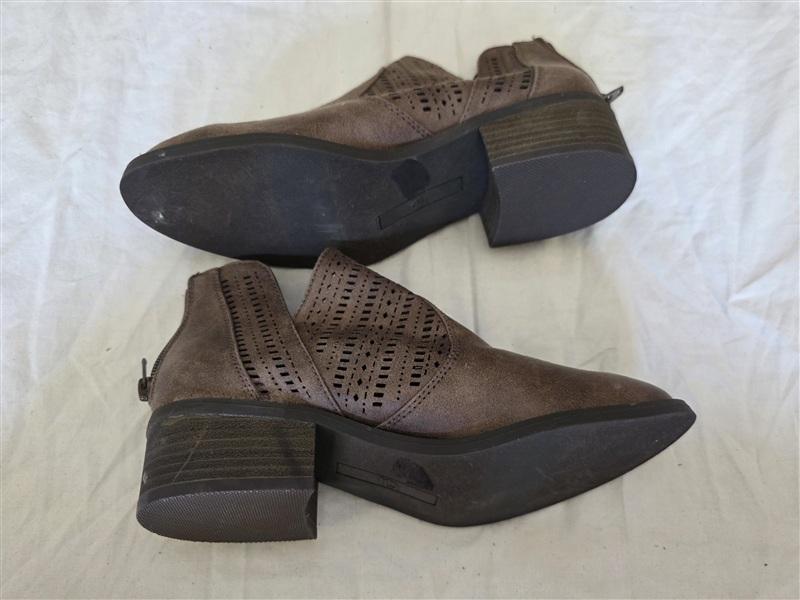NWOT New Direction 6 Pierced Faux Leather Brown Bootie 134063