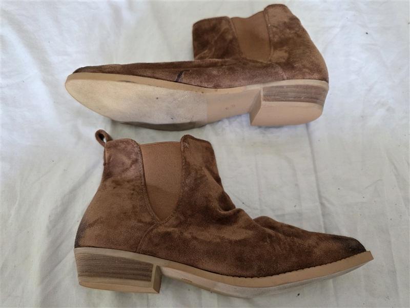 NWOT Very G 9 Brown Faux Suede Low Ankle Booties Boots 134063