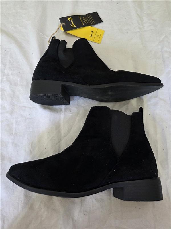 NWT Seven7 size 7 Manhattan Black Faux Suede Pointy Toe Booties Boots 134066