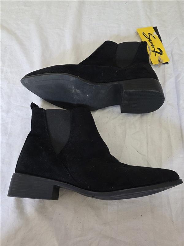 NWT Seven7 size 7 Manhattan Black Faux Suede Pointy Toe Booties Boots 134066
