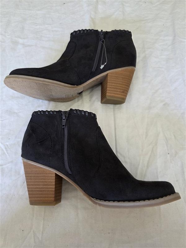 NWOT DV8 Dolce Vita 6 Jace Laced Top Faux Suede Black Bootie 134068