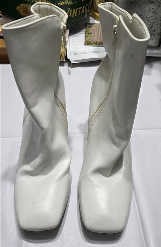 NWOT Dream Pairs 8.5 Dreamy Desire Square Toe Chunky Ankle Gogo Boots 134072