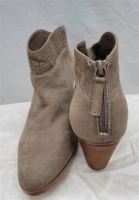 NWOT Violet & Red 7 Jackson Lazer Cut Topline Bootie Faux Suede Boots 134074