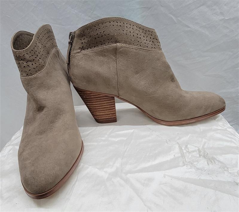 NWOT Violet & Red 7 Jackson Lazer Cut Topline Bootie Faux Suede Boots 134074