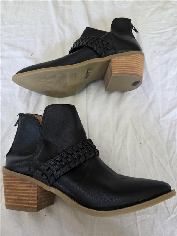 NWOT Dolce Vita 8.5 Orsen Stacked Heel Ankle Boots Braid Belt Black 134079