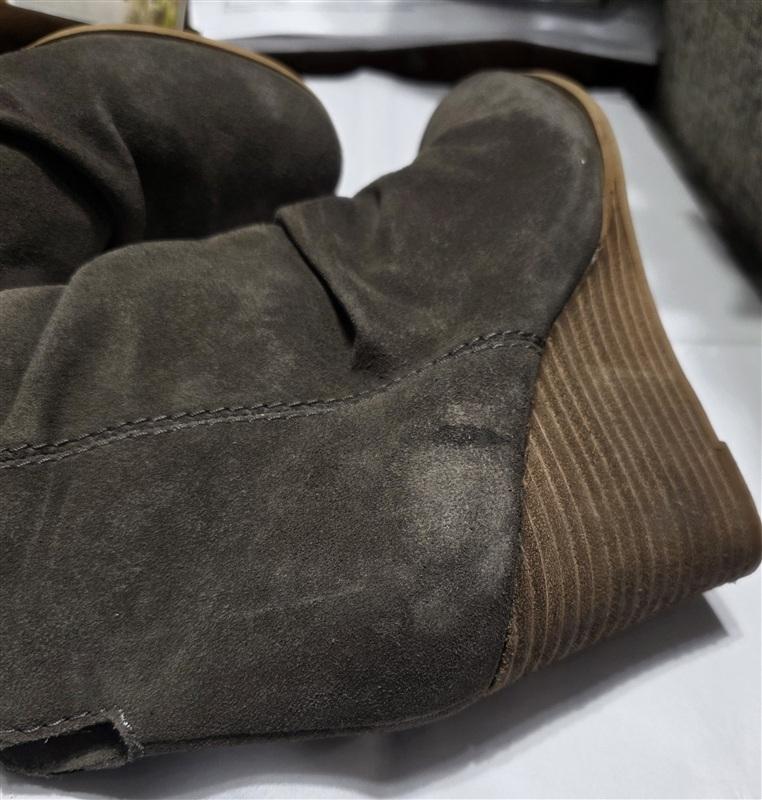 NWOT Diba 7 Gray Suede Wedge Heel Ankle Boots 134081