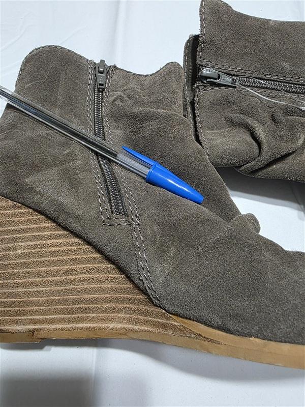 NWOT Diba 7 Gray Suede Wedge Heel Ankle Boots 134081