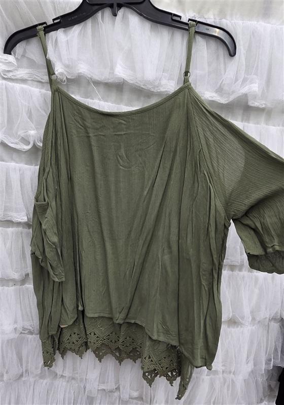 NWOT Skies are Blue Curvy 1x Gauze Cold Shoulder Olive Green Top 134101