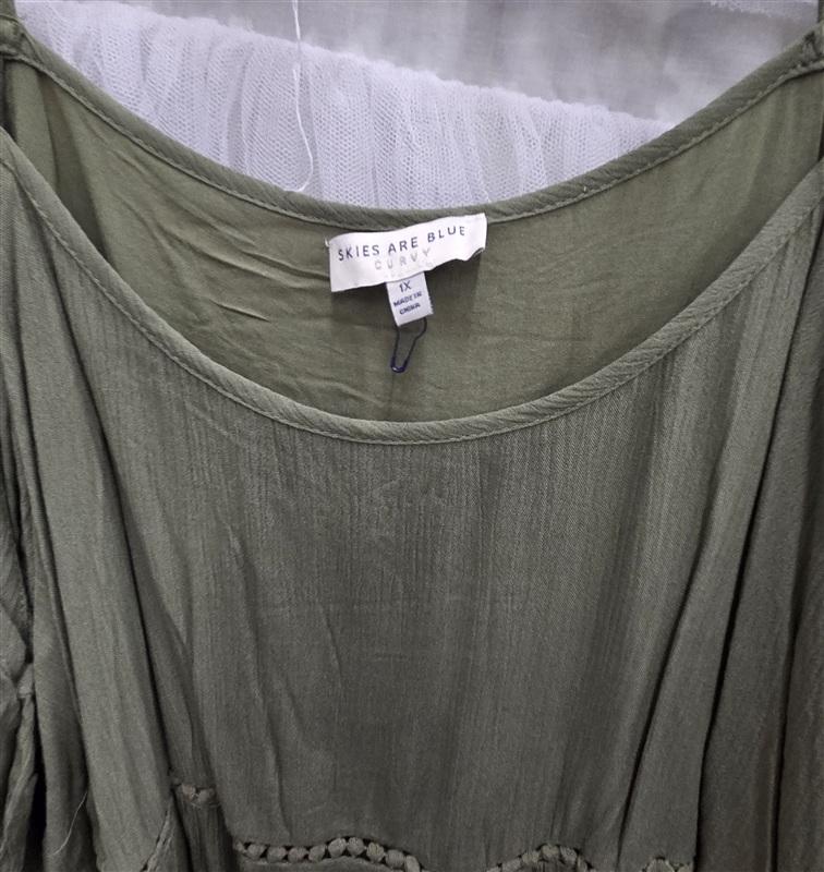 NWOT Skies are Blue Curvy 1x Gauze Cold Shoulder Olive Green Top 134101