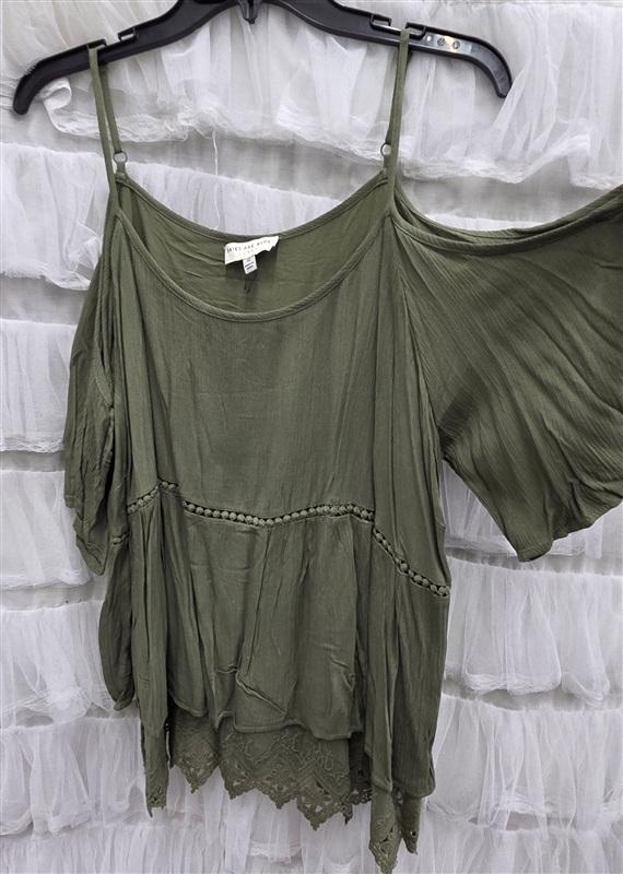 NWOT Skies are Blue Curvy 1x Gauze Cold Shoulder Olive Green Top 134101