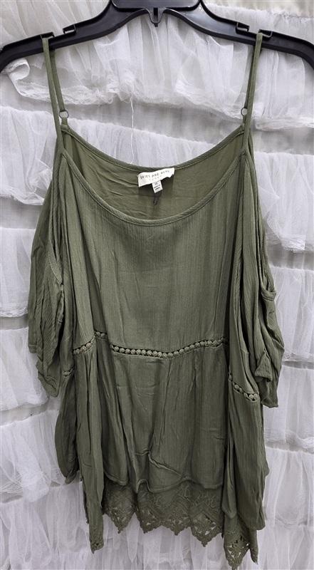 NWOT Skies are Blue Curvy 1x Gauze Cold Shoulder Olive Green Top 134101