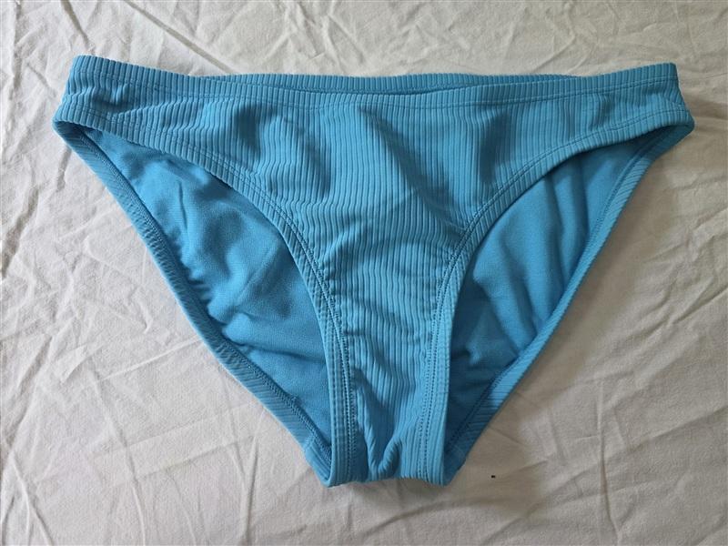 NWOT Nike M Active Bikini Swim Bottoms Aqua Blue 134190
