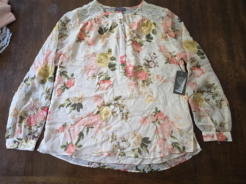NWT VInce Camuto PM Floral Spring Safari Lace Blouse Semi Sheer 134260