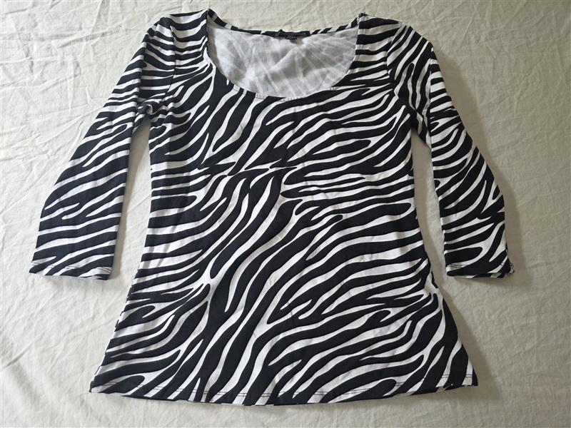 NWOT Boston Proper S So Sexy Collection Zebra Stripe Scoop T Shirt 134301