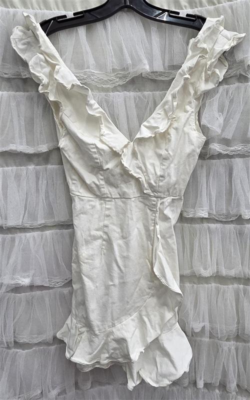 NWOT Selfie Leslie XS Jojo Ruffle Shoulder Low Back Dress White 134328