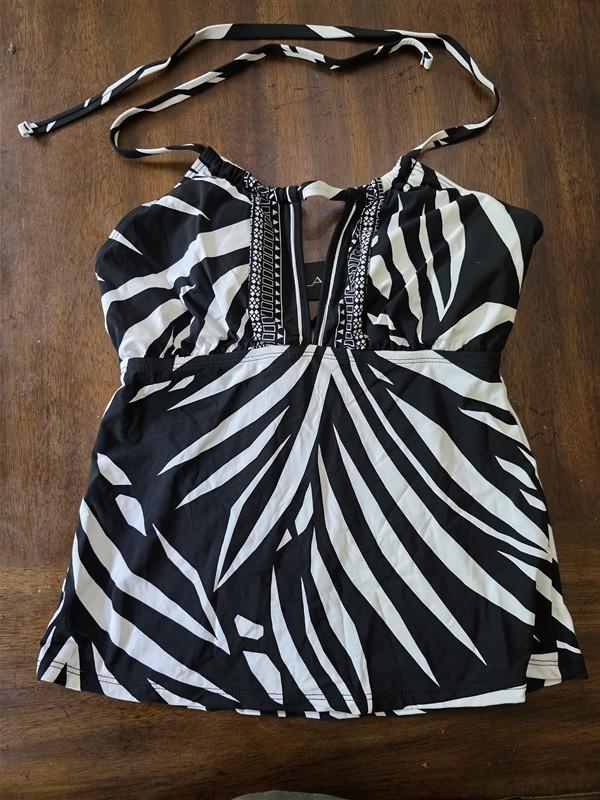 NWT La Blanca 4 Black & White High Neck Halter Tankini Swim Top 134386